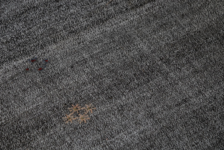 Geometric black white flatweave rug, alt angle