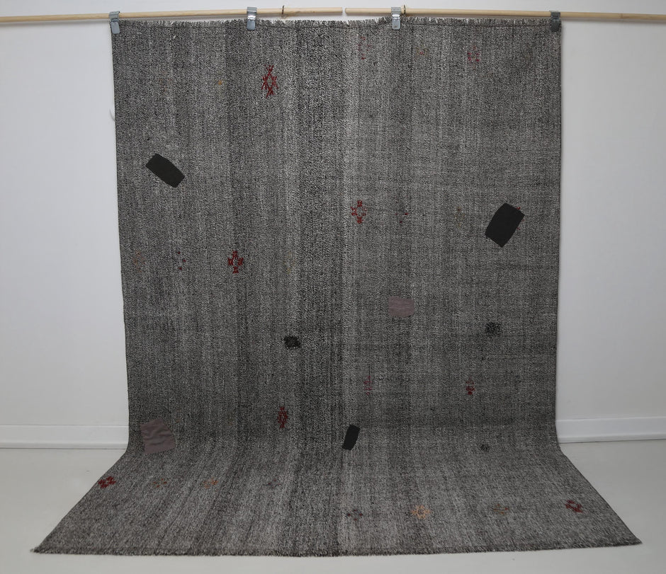 5'0" x 5'11" Vintage Turkish Flatweave Rug, black white minimalist full view